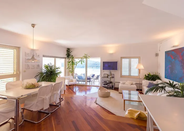 Hedera A14 دوبروفينك